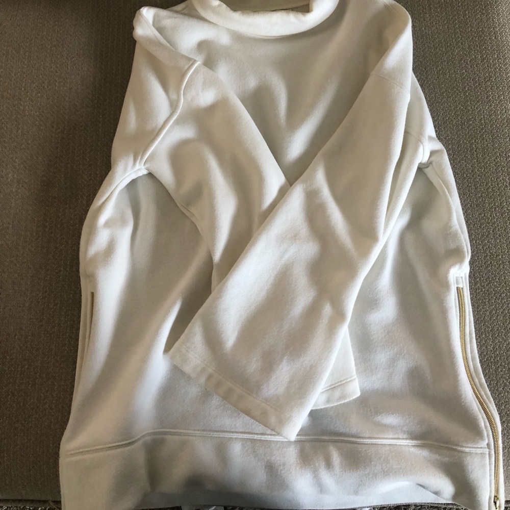 Joylab white oversized sweater with gold zip sides.